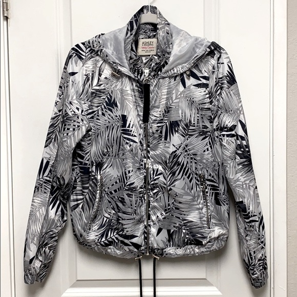 NICE PALM LEAF WIND BREAKER ZIPPED HOODIE JACKET! FOLDABLE TO FIT IN YOUR POCKET - Picture 1 of 6